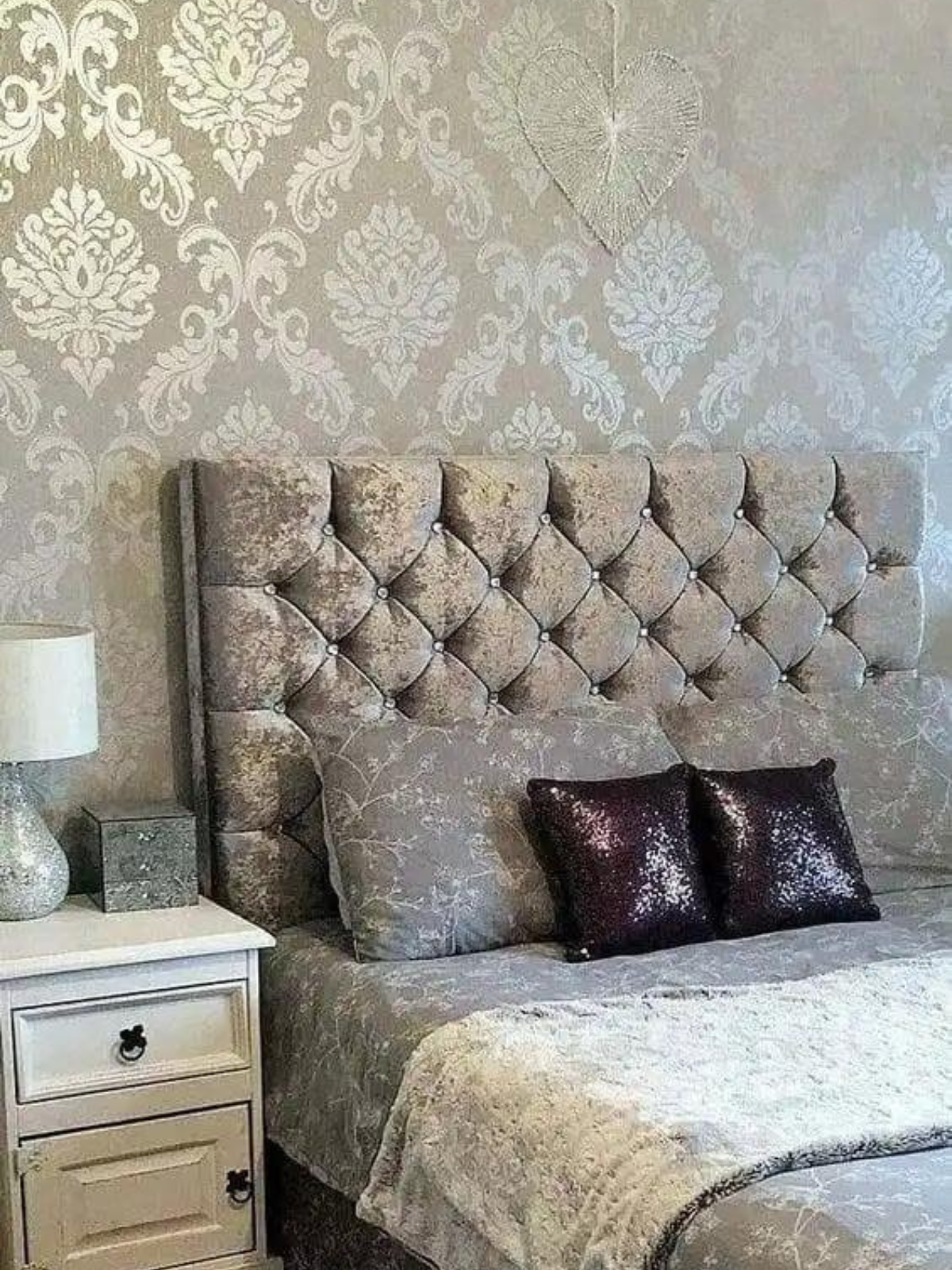 Home and office wallpaper designs installed by experts in Abu Dhabi