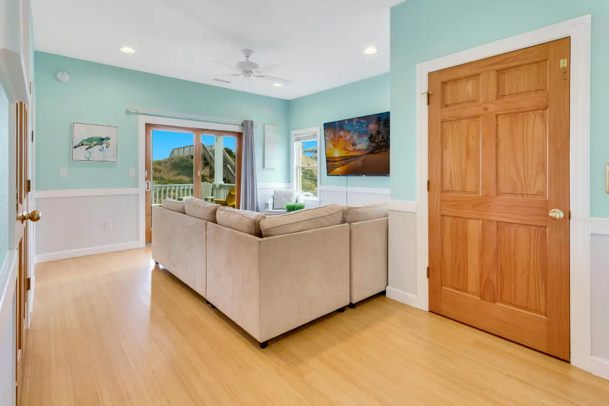 professional wood and parquet flooring installation service for modern homes in Abu Dhabi